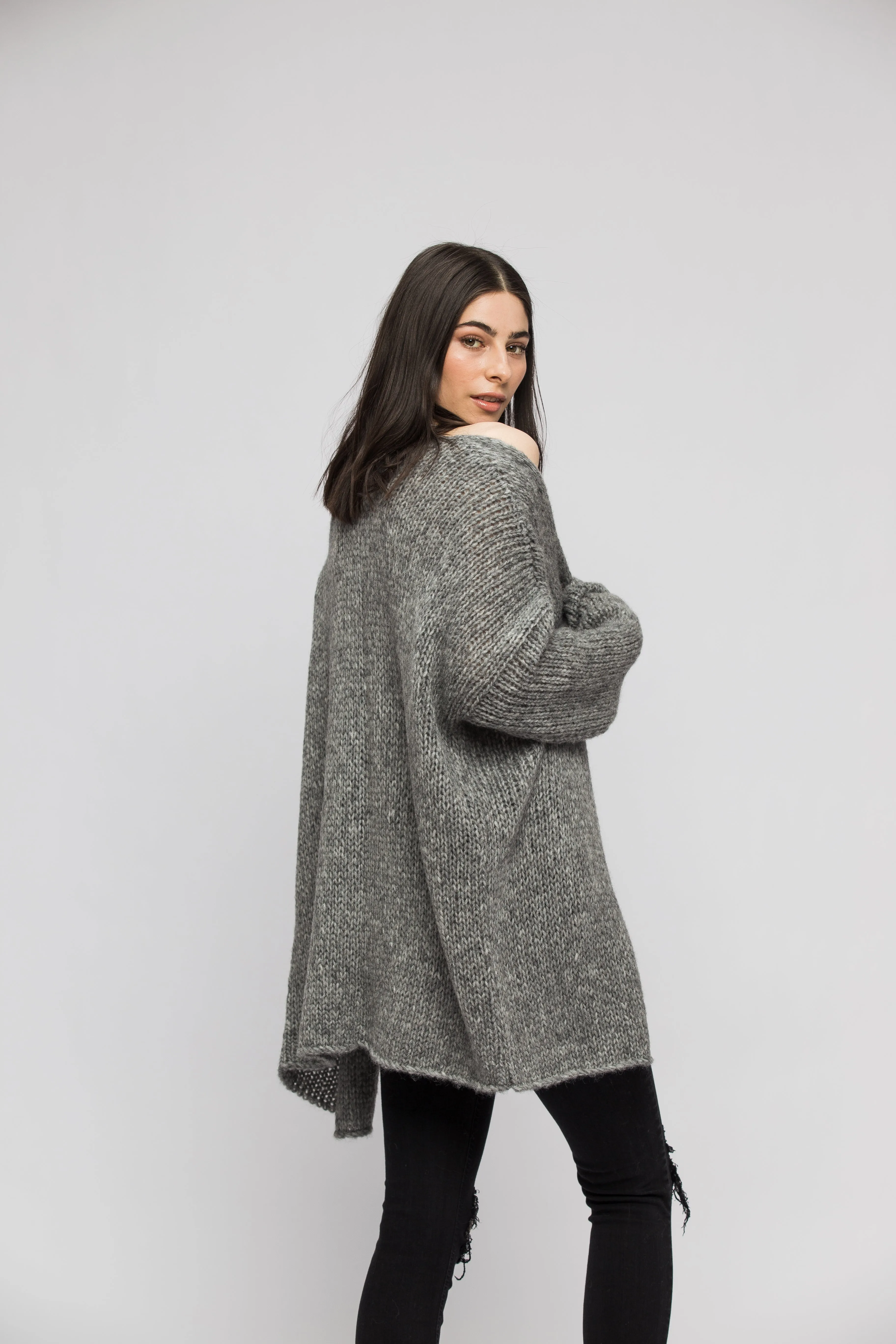 Oversized alpaca grey cardigan.