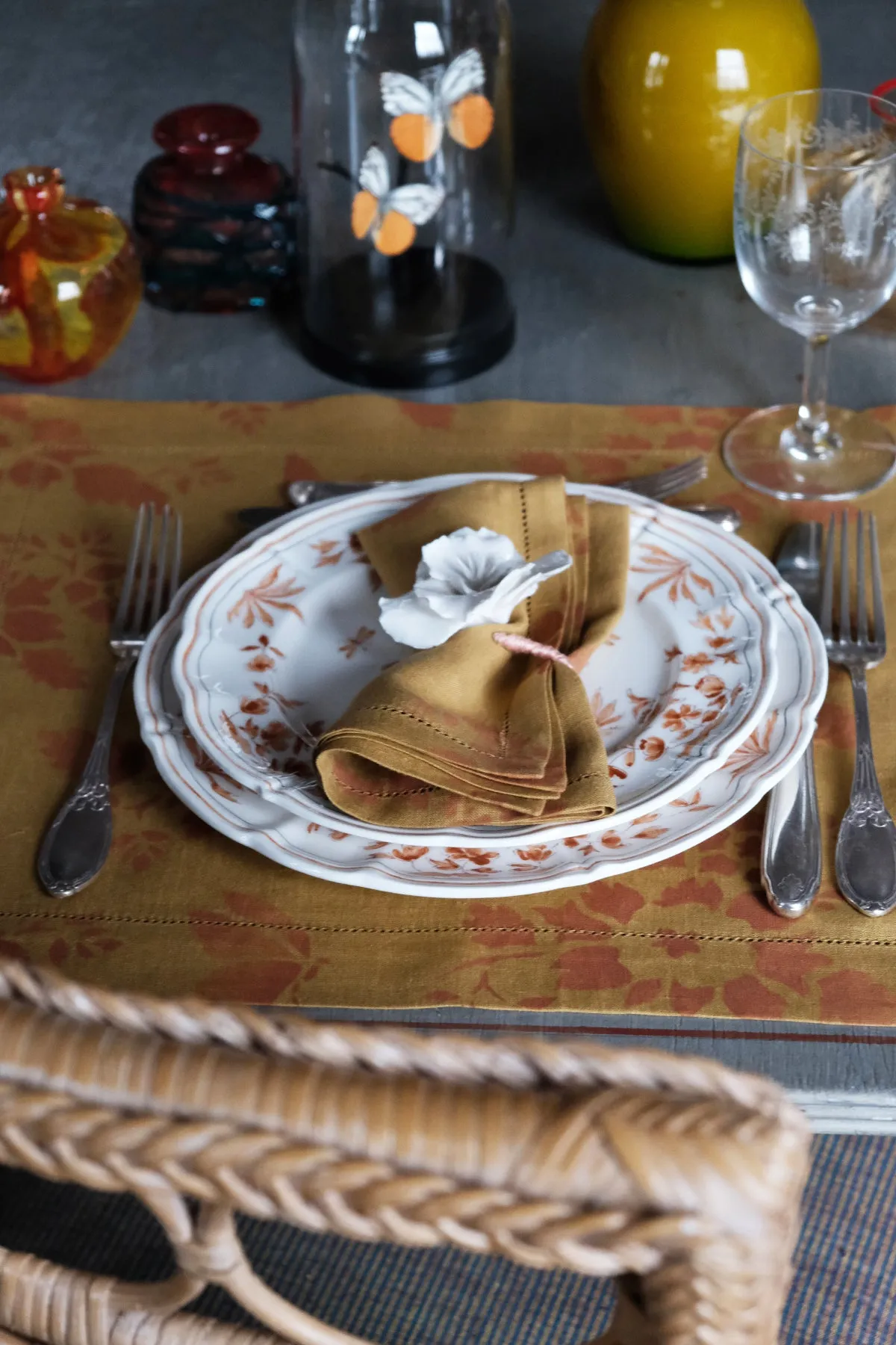 SET OF TWO HAND PAINTED AJOUR LINEN PLACEMATS & NAPKINS